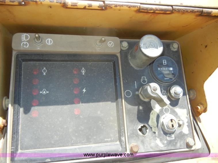 image for item D4205 1993 Caterpillar 963 track loader