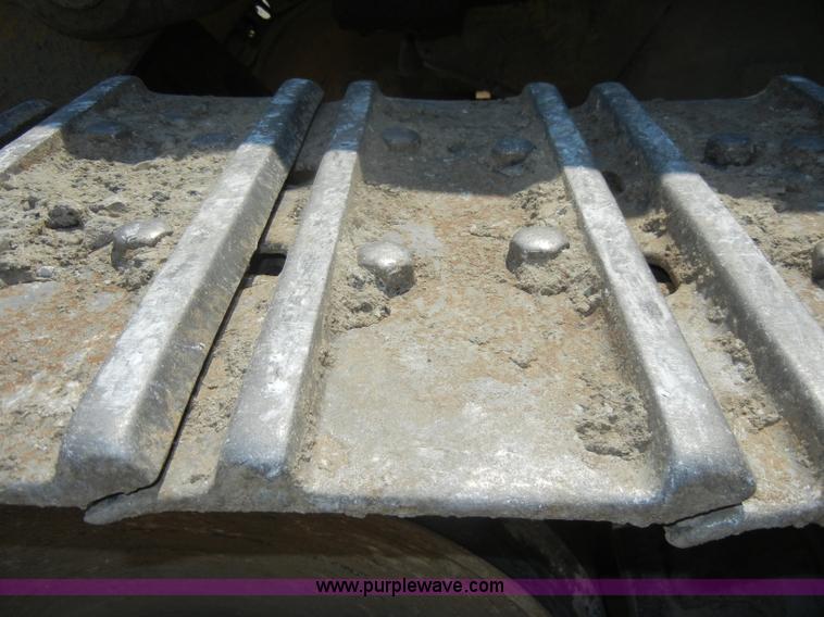 image for item D4205 1993 Caterpillar 963 track loader