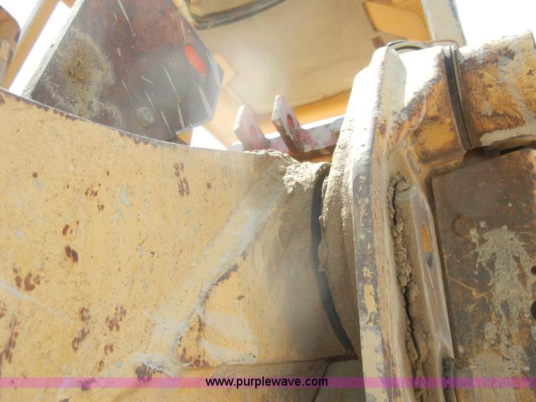 image for item D4205 1993 Caterpillar 963 track loader