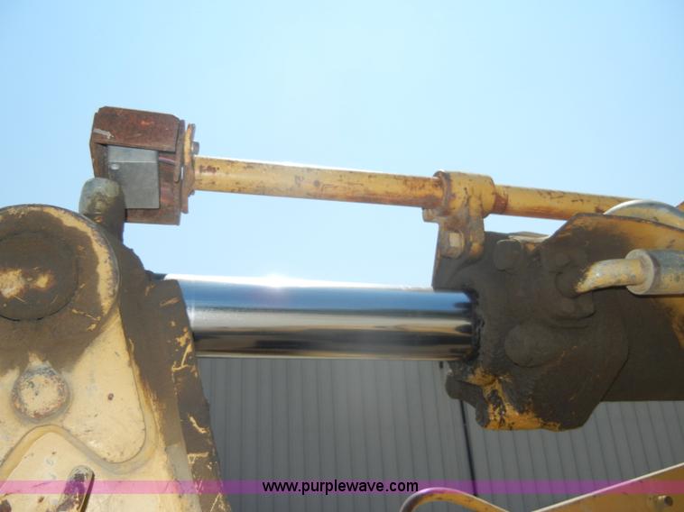 image for item D4205 1993 Caterpillar 963 track loader