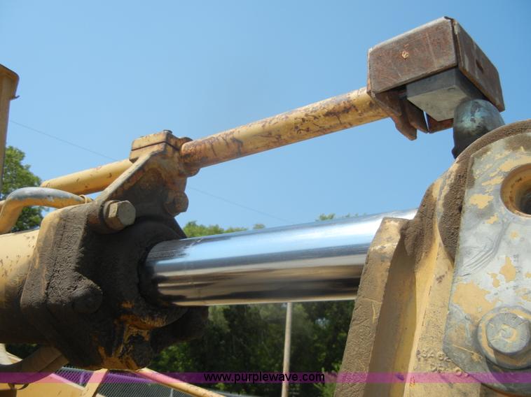 image for item D4205 1993 Caterpillar 963 track loader