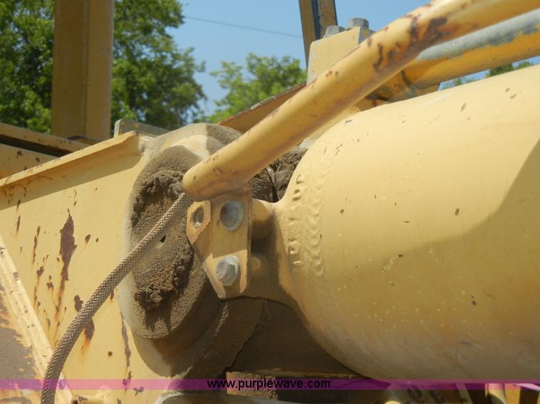 image for item D4205 1993 Caterpillar 963 track loader