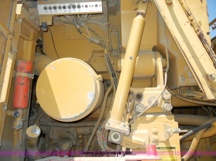 image for item D4205 1993 Caterpillar 963 track loader