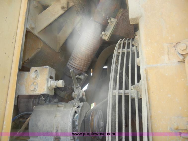 image for item D4205 1993 Caterpillar 963 track loader