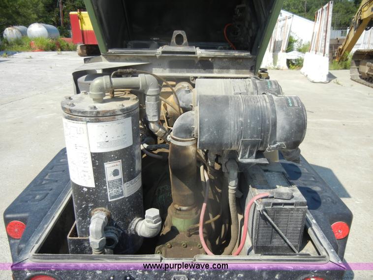 image for item D4206 Sullair 185 towable air compressor
