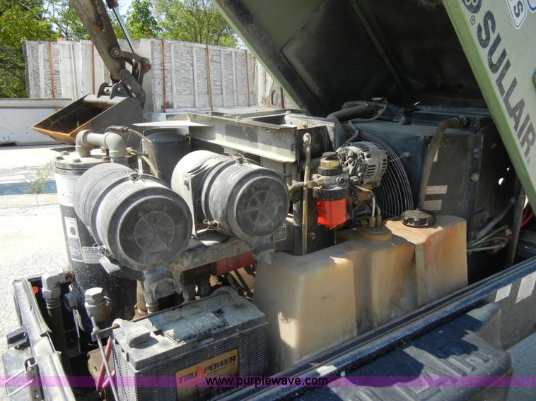 image for item D4206 Sullair 185 towable air compressor