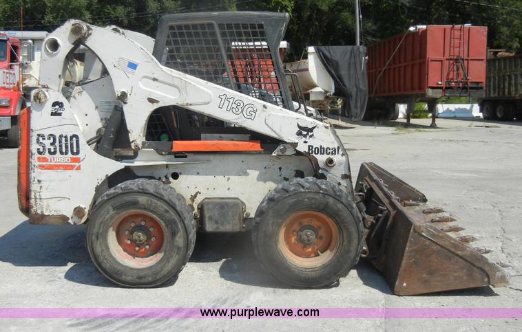 image for item D4207 2003 Bobcat S300 Turbo skid steer