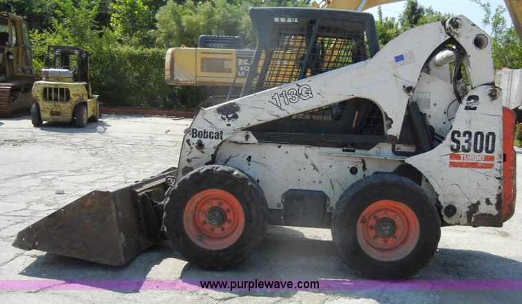 image for item D4207 2003 Bobcat S300 Turbo skid steer