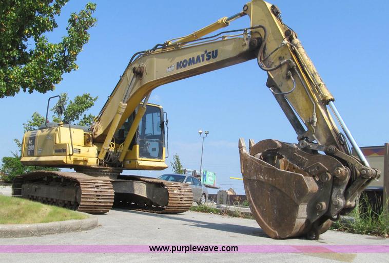image for item F4528 2001 Komatsu PC200LC excavator
