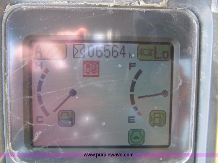 image for item F4528 2001 Komatsu PC200LC excavator