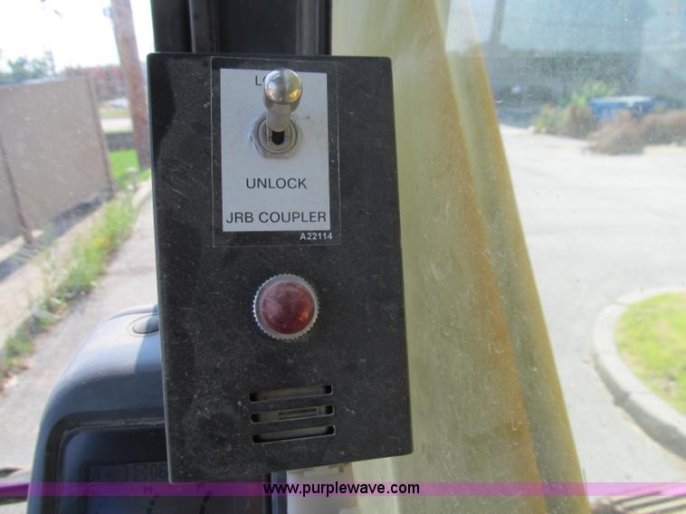 image for item F4528 2001 Komatsu PC200LC excavator