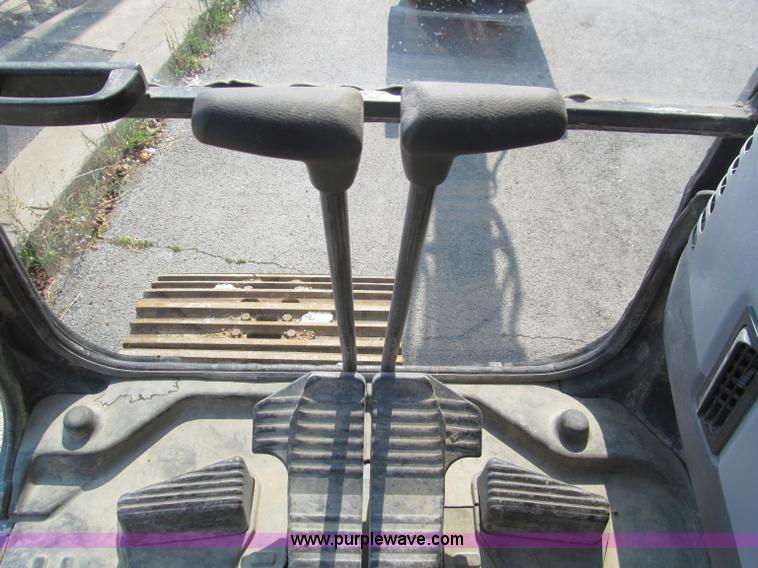 image for item F4528 2001 Komatsu PC200LC excavator