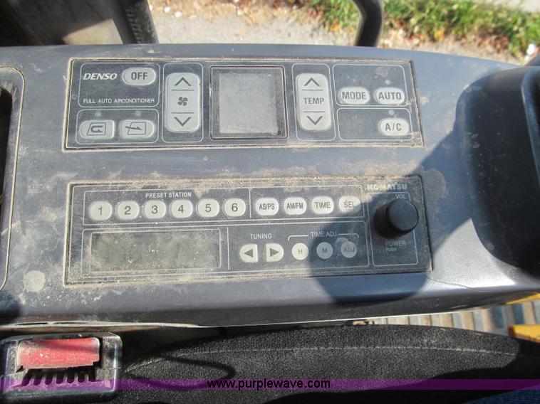 image for item F4528 2001 Komatsu PC200LC excavator