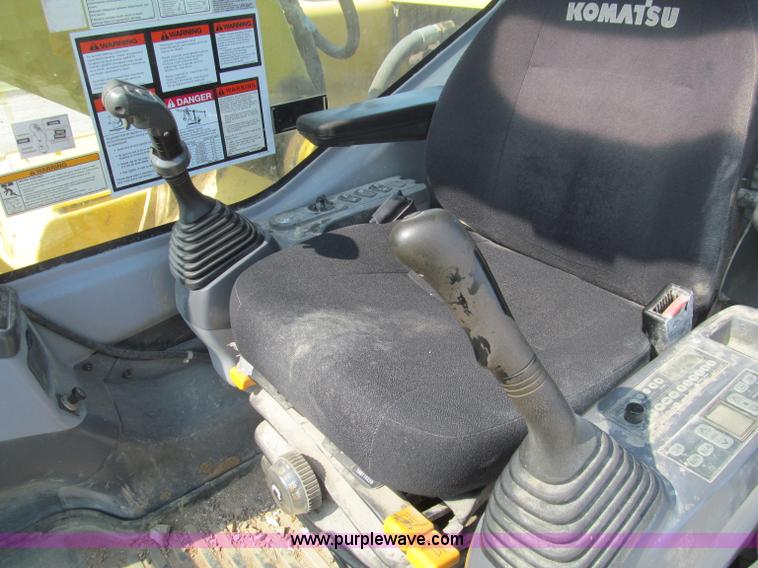 image for item F4528 2001 Komatsu PC200LC excavator