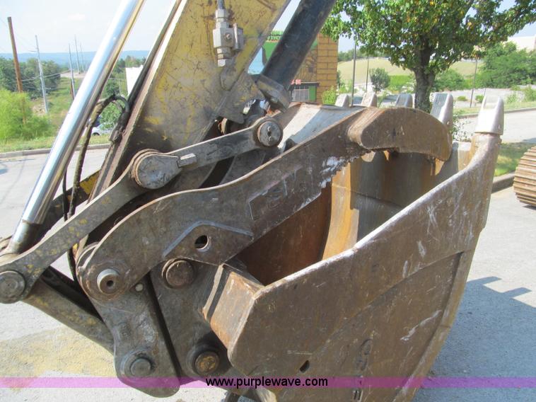 image for item F4528 2001 Komatsu PC200LC excavator