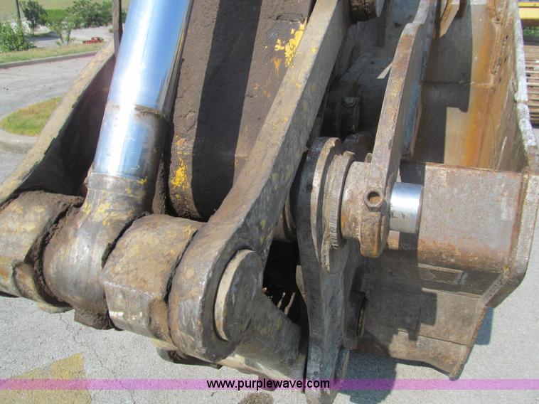 image for item F4528 2001 Komatsu PC200LC excavator