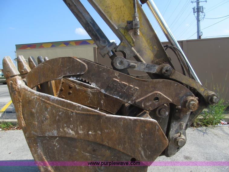 image for item F4528 2001 Komatsu PC200LC excavator