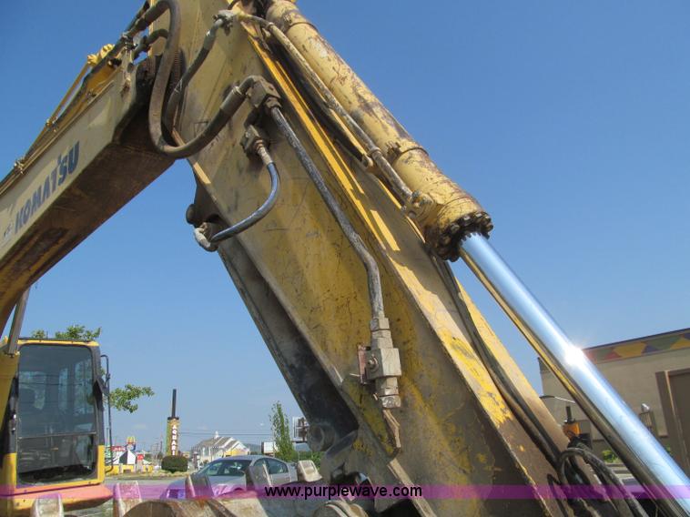 image for item F4528 2001 Komatsu PC200LC excavator