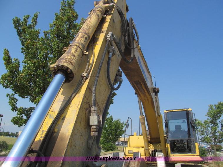 image for item F4528 2001 Komatsu PC200LC excavator