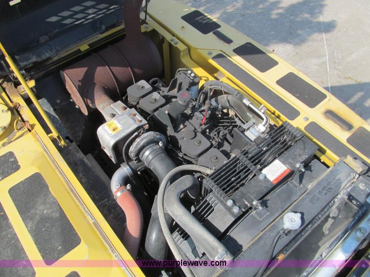 image for item F4528 2001 Komatsu PC200LC excavator