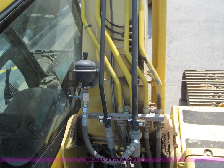 image for item F4528 2001 Komatsu PC200LC excavator