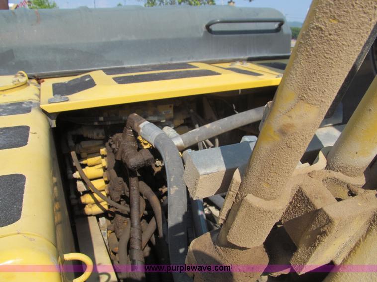 image for item F4528 2001 Komatsu PC200LC excavator