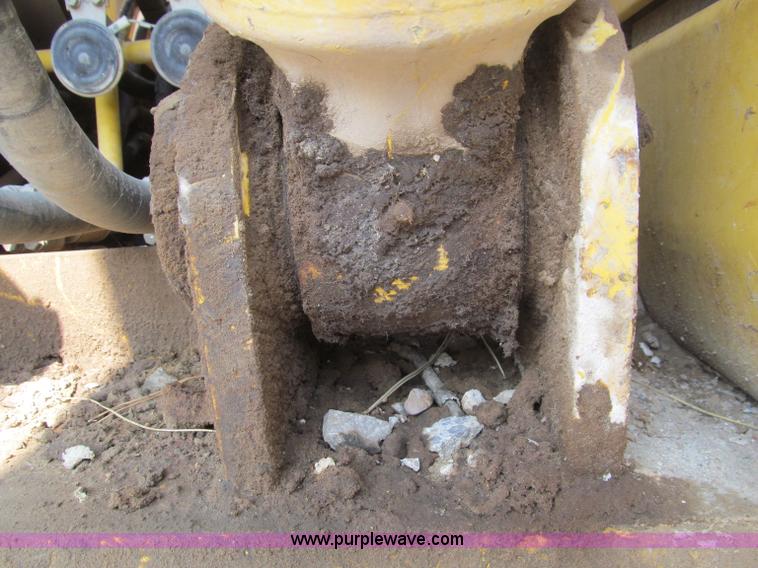 image for item F4528 2001 Komatsu PC200LC excavator