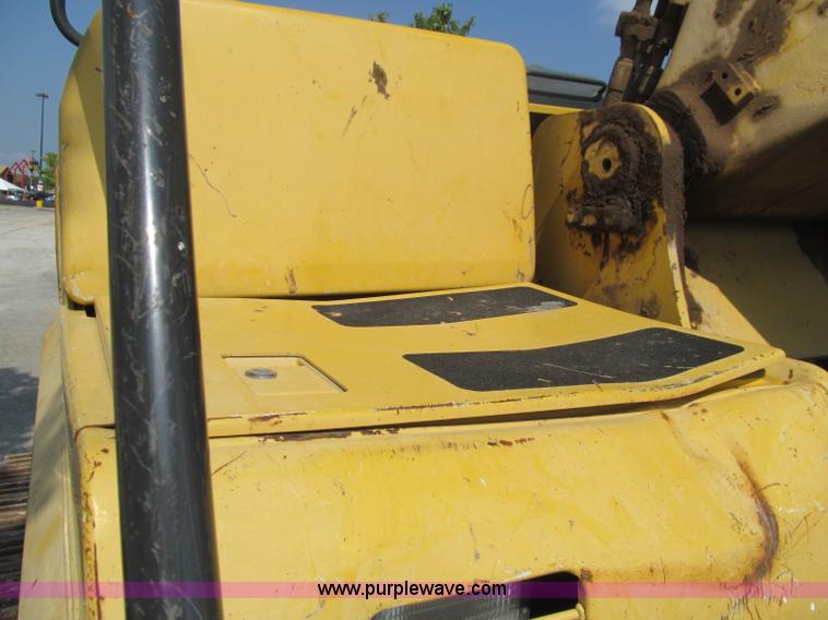 image for item F4528 2001 Komatsu PC200LC excavator