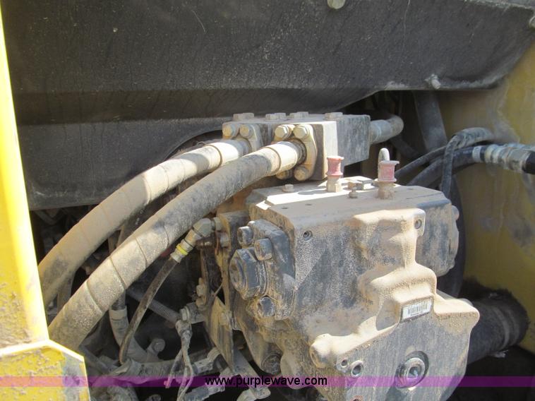 image for item F4528 2001 Komatsu PC200LC excavator