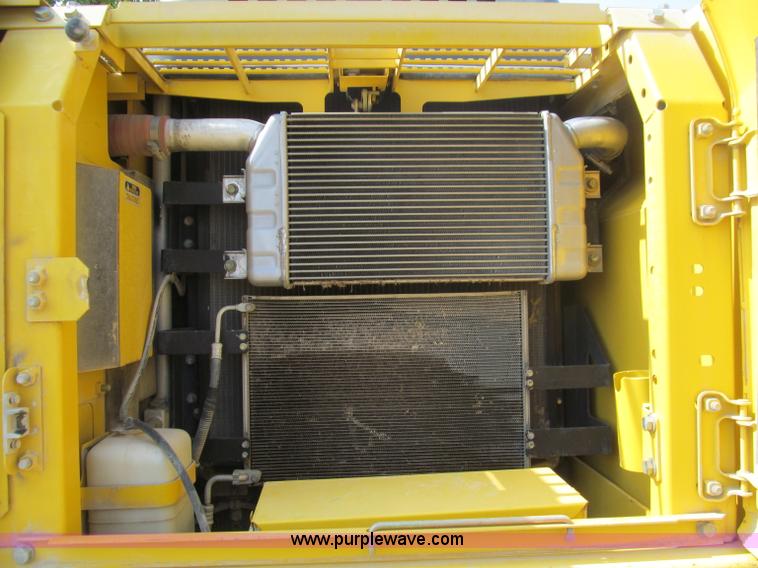 image for item F4528 2001 Komatsu PC200LC excavator