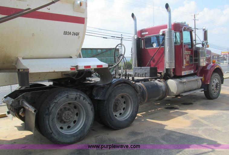 image for item F4529 2001 Kenworth W900 semi truck