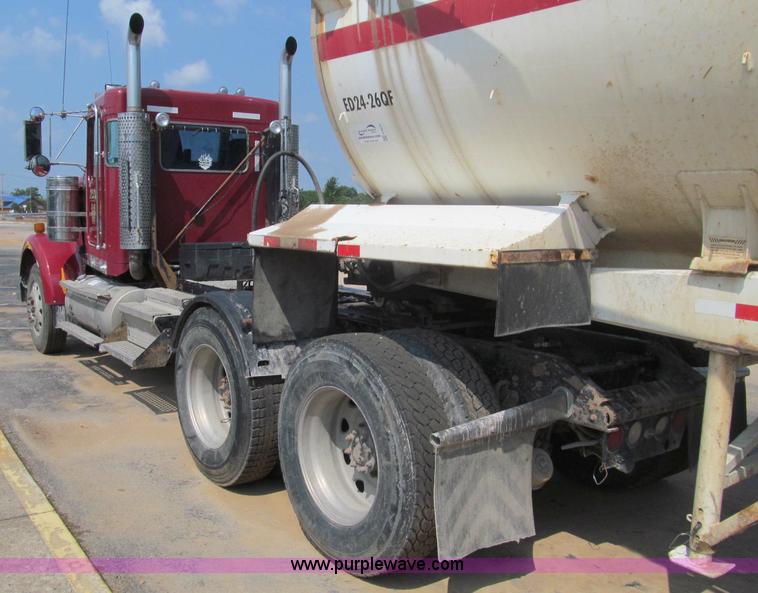 image for item F4529 2001 Kenworth W900 semi truck