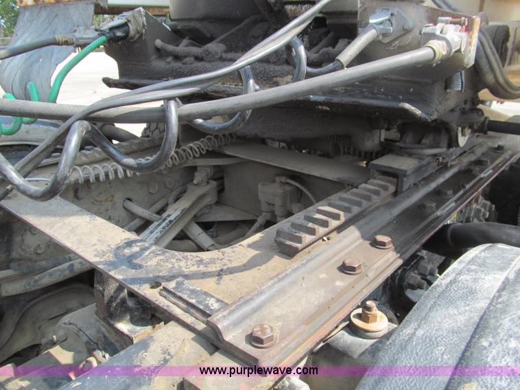 image for item F4529 2001 Kenworth W900 semi truck