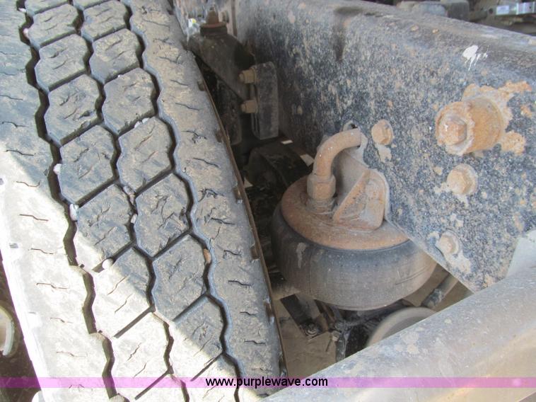 image for item F4529 2001 Kenworth W900 semi truck