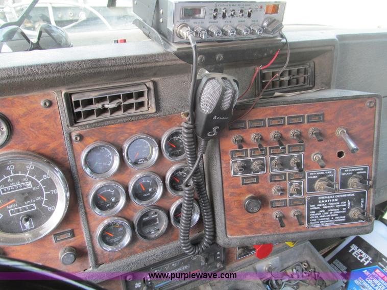 image for item F4529 2001 Kenworth W900 semi truck