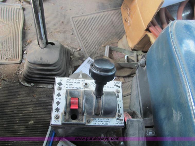 image for item F4529 2001 Kenworth W900 semi truck