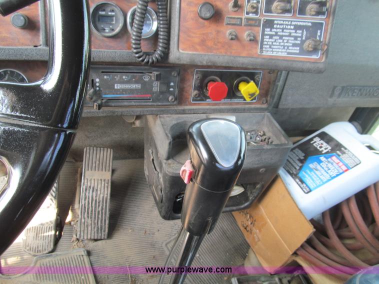 image for item F4529 2001 Kenworth W900 semi truck