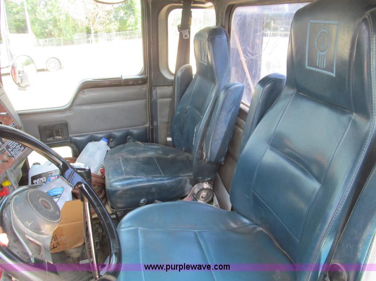 image for item F4529 2001 Kenworth W900 semi truck