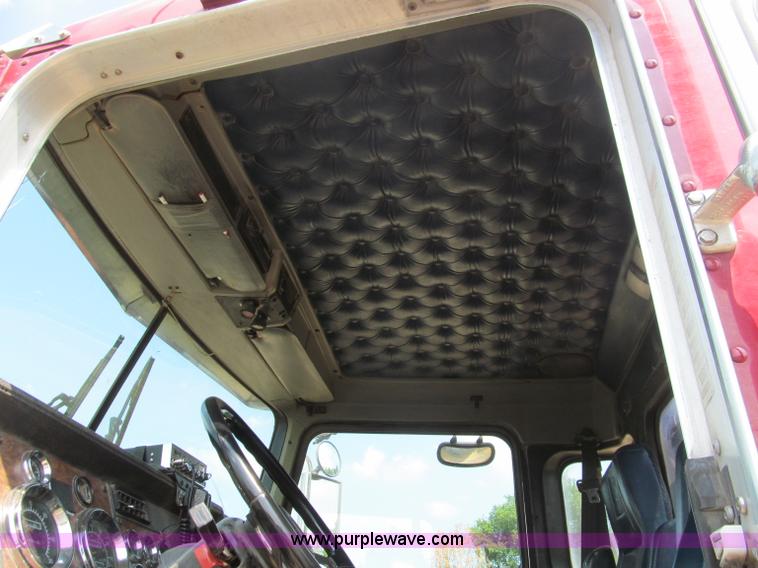 image for item F4529 2001 Kenworth W900 semi truck