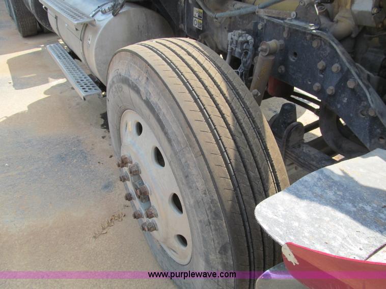 image for item F4529 2001 Kenworth W900 semi truck