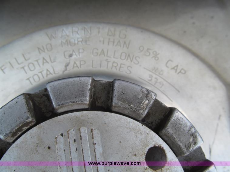 image for item F4529 2001 Kenworth W900 semi truck