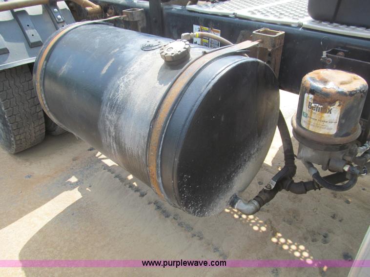 image for item F4529 2001 Kenworth W900 semi truck