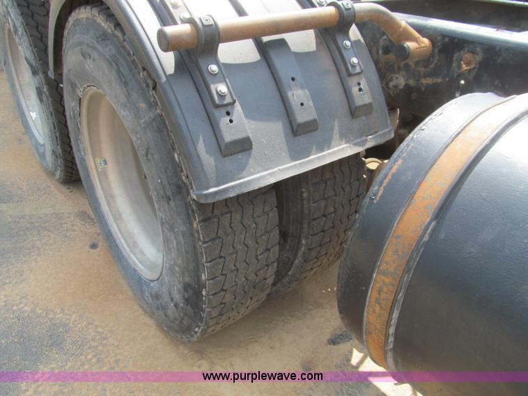 image for item F4529 2001 Kenworth W900 semi truck