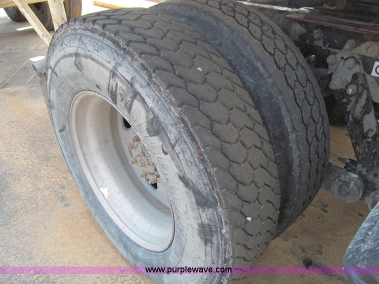 image for item F4529 2001 Kenworth W900 semi truck