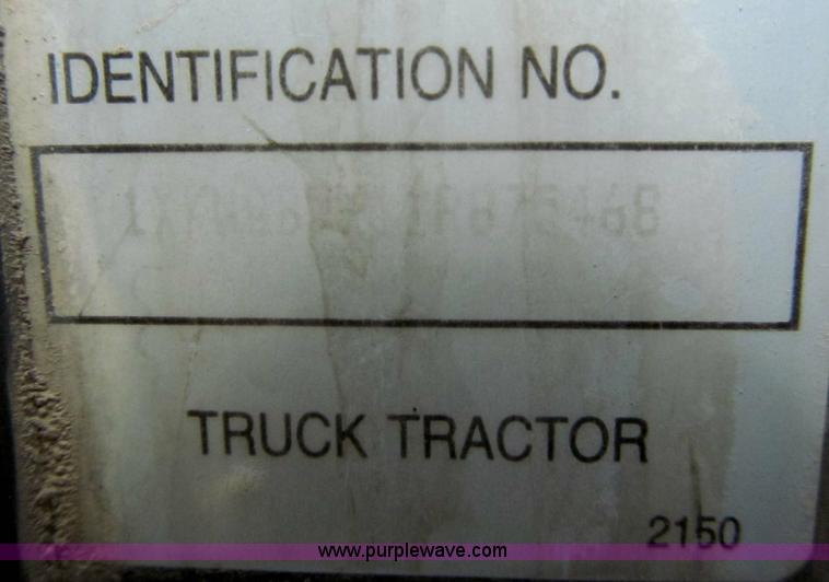 image for item F4529 2001 Kenworth W900 semi truck