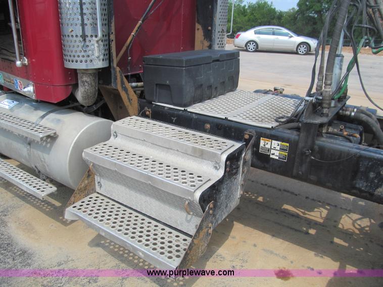 image for item F4529 2001 Kenworth W900 semi truck