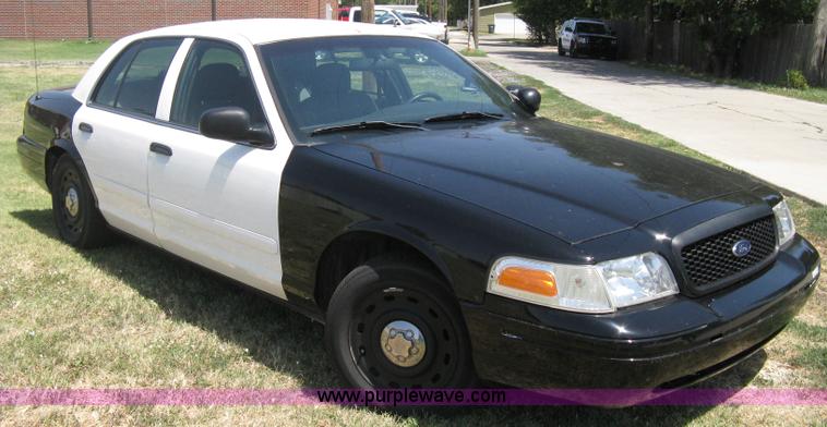 image for item A6469 2005 Ford Crown Victoria Police Interceptor