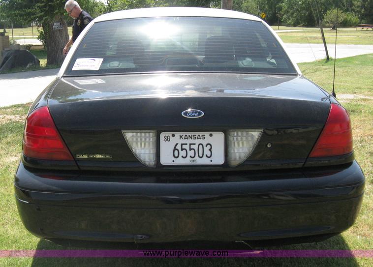 image for item A6469 2005 Ford Crown Victoria Police Interceptor