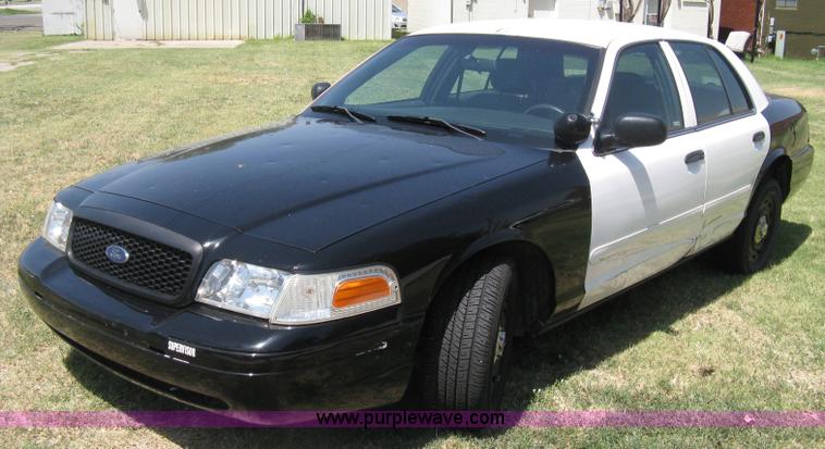 image for item A6469 2005 Ford Crown Victoria Police Interceptor