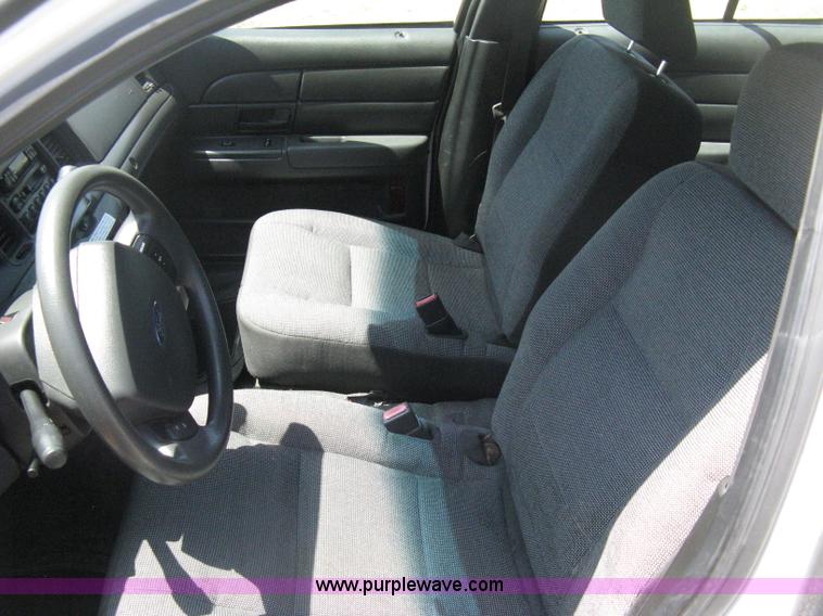 image for item A6469 2005 Ford Crown Victoria Police Interceptor